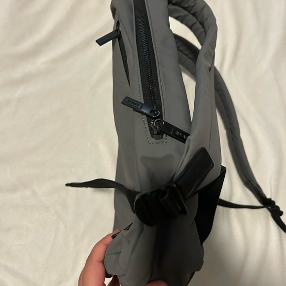 Away daypack backpack in gray asphalt - Picture 5 of 11